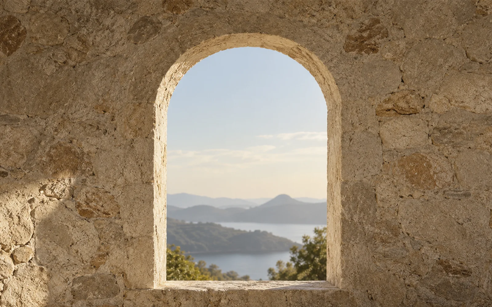 Janela em arco aberta para a paisagem